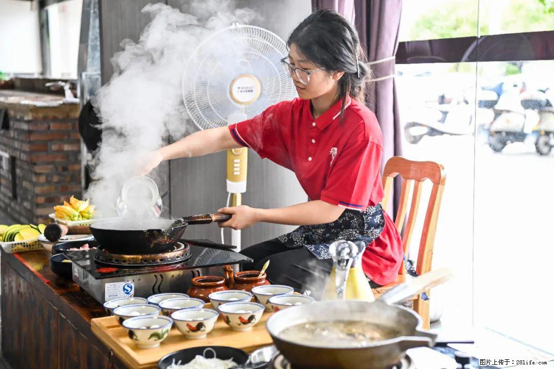 全网追的“扁担女孩”，找了一份暑假工，时薪12元 - 武威生活资讯 - 武威28生活网 wuwei.28life.net